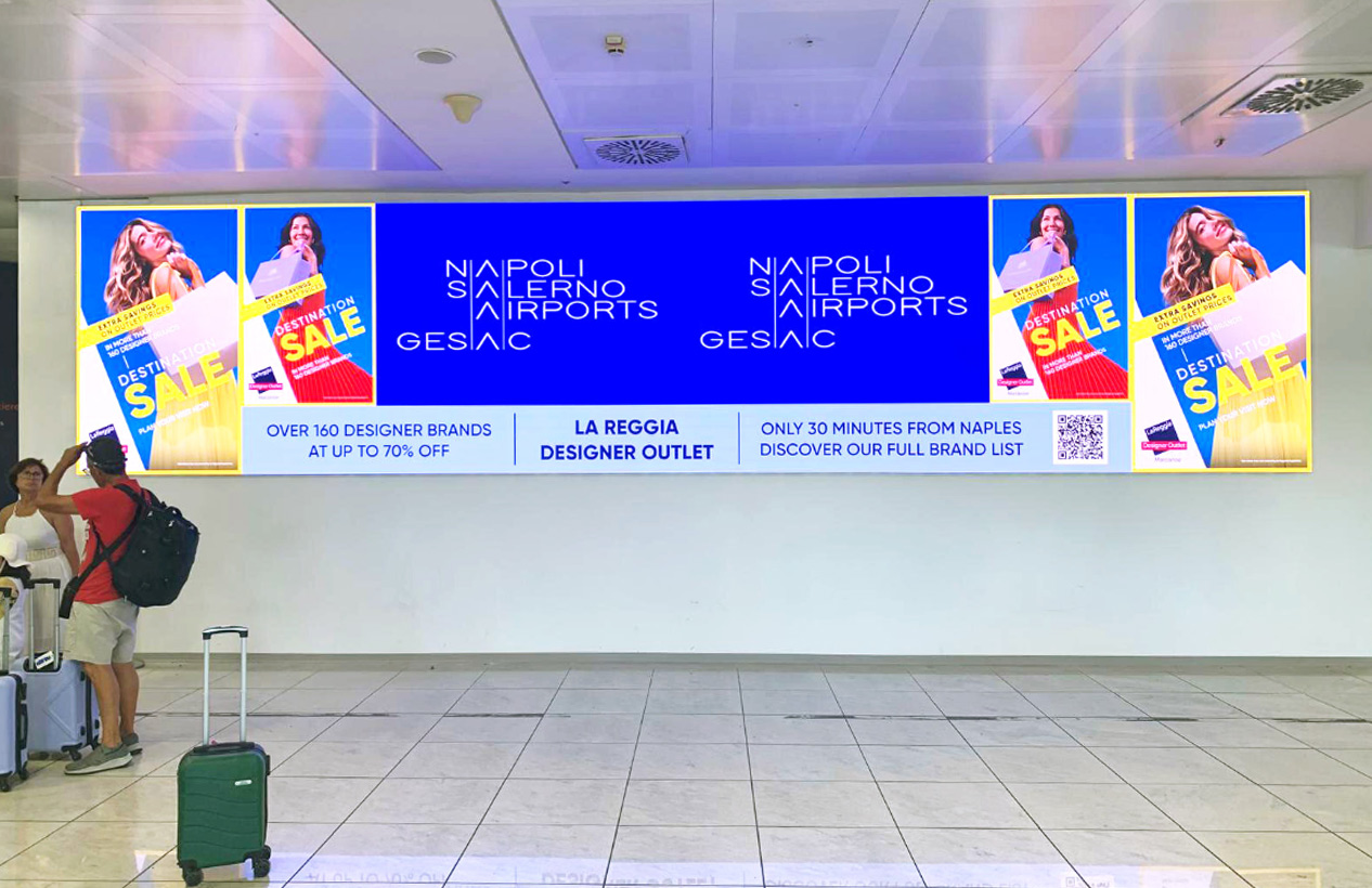 Pantalla LED en el aeropuerto de Nápoles Capodichino